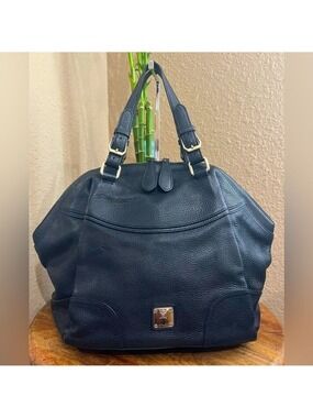 MCM BLACK PEBBLED LEATHER HANDBAG